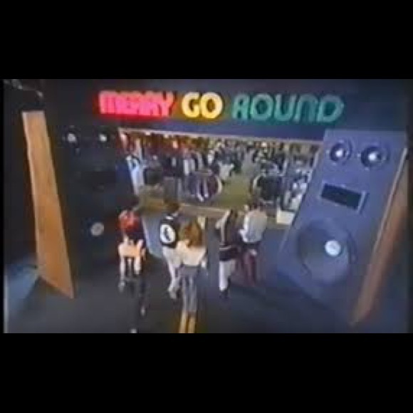 ⭐️SALE⭐️1995 MERRY GO ROUND Cut off Denim Skirt with Chain & Belt NWOT 😱 - Picture 7 of 8